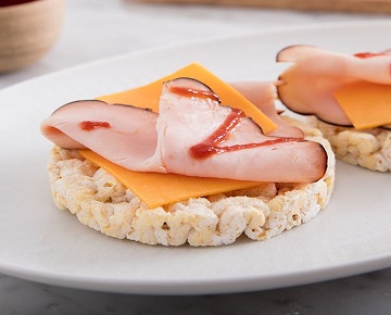 رایس کیک (بدون گلوتن) یک میان وعده سالم