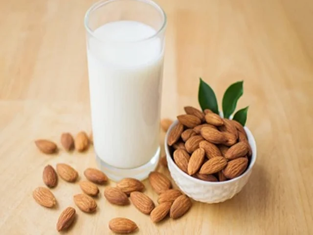 خرید پودر شیر بادام، بمب کلسیم مناسب رژیم های گیاهخواری